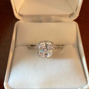 DiamonLuxe sterling silver ring